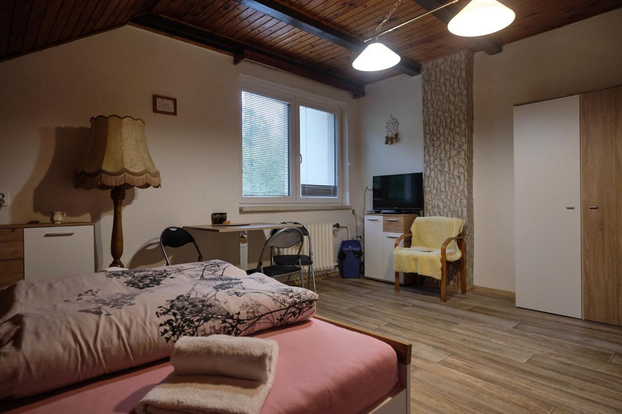 Hotel Penzion U Krbu à Loket Extérieur photo