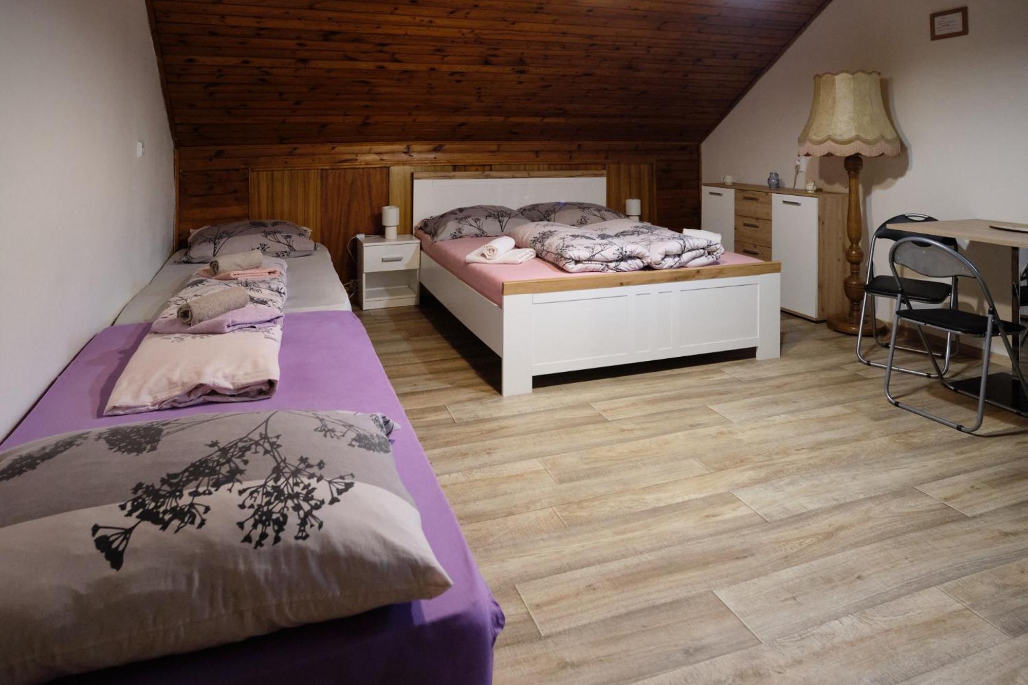 Hotel Penzion U Krbu à Loket Extérieur photo